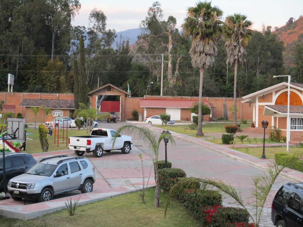 Hotel Villa Monarca Inn Zitacuaro Ngoại thất bức ảnh