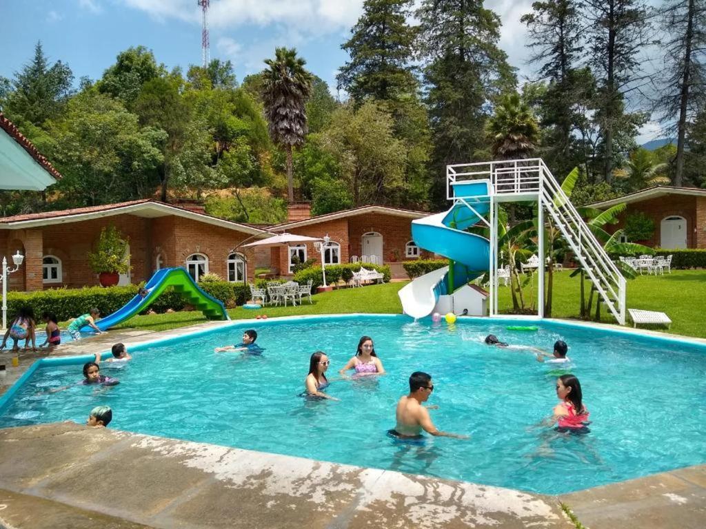 Hotel Villa Monarca Inn Zitacuaro Ngoại thất bức ảnh